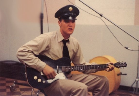 2 Elvis.jpg