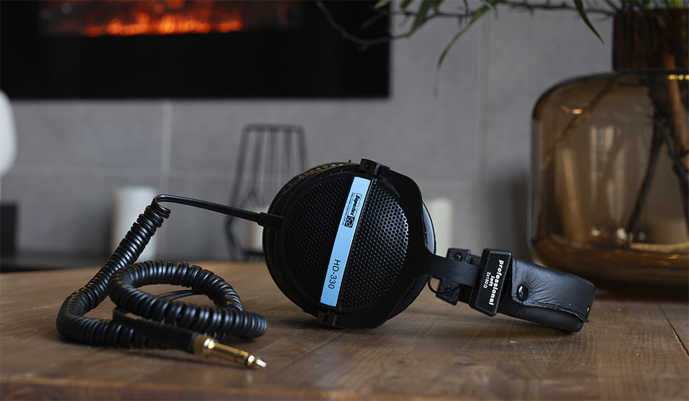 Закрытые или полуоткрытые наушники: в чём разница и что выбрать